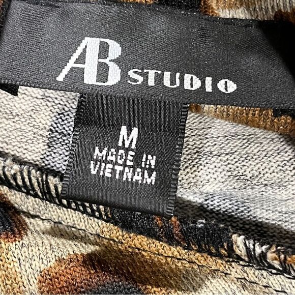 Leopard print cap sleeve dress - Picture 11 of 15